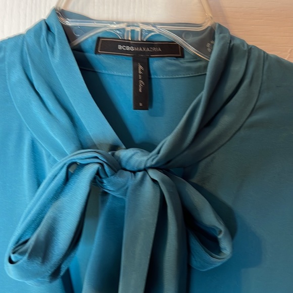 ❌❌❌SOLD❌❌❌BCBG MAXAZRIA BLOUSE - Picture 4 of 9